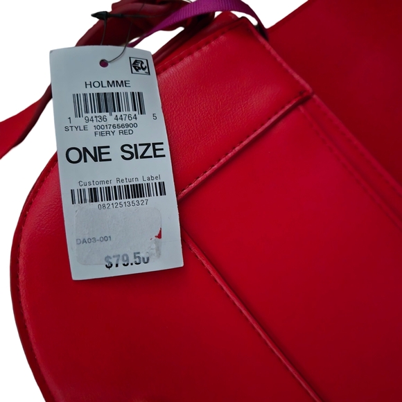 On 34th Red purse - Picture 7 of 9